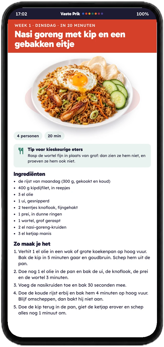 Recept nasi goreng met kip en een gebakken eitje op een telefoon, met de tip voor kieskeurige eters